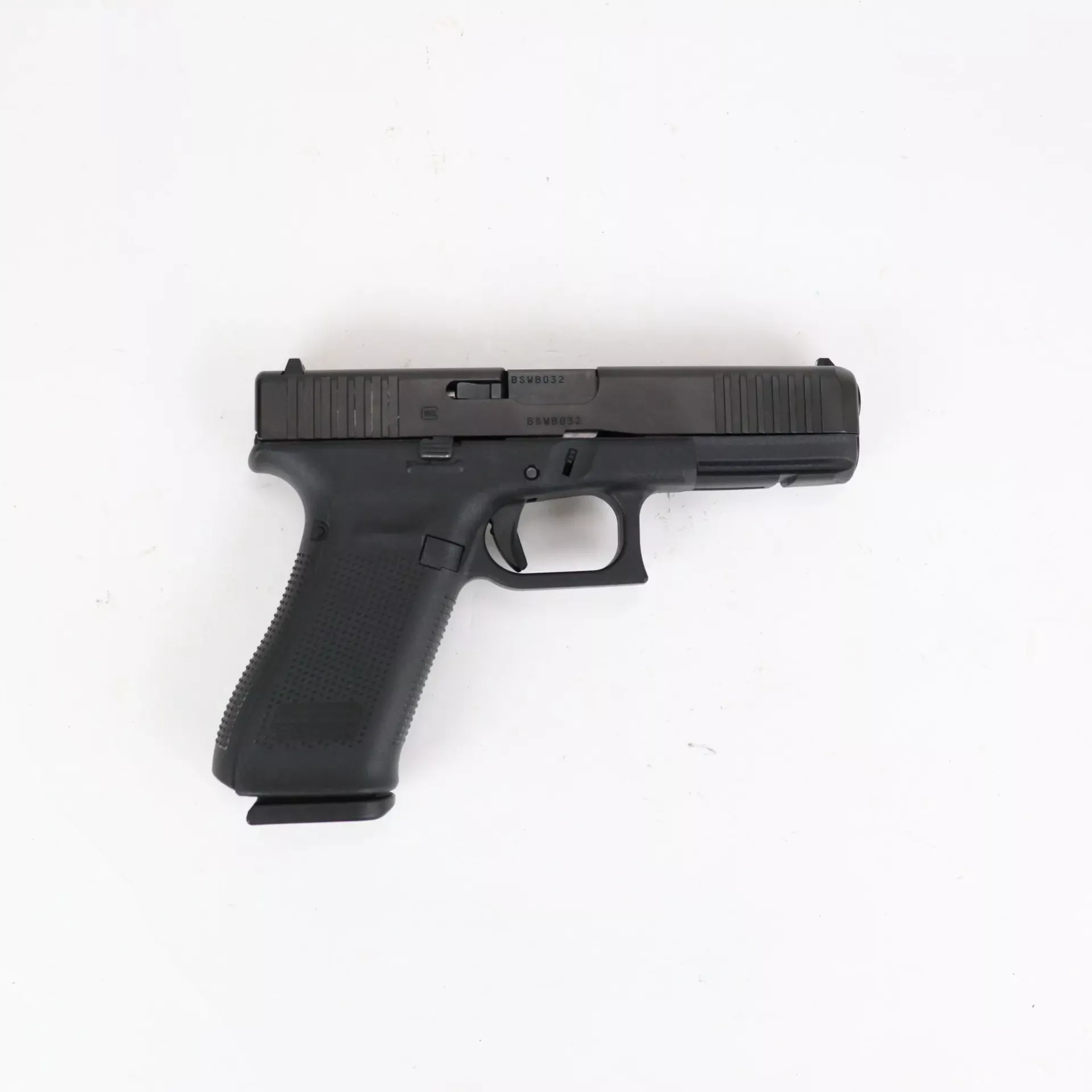 USED - Glock 17 Gen 5 9mm Semi Auto Pistol GTO379028