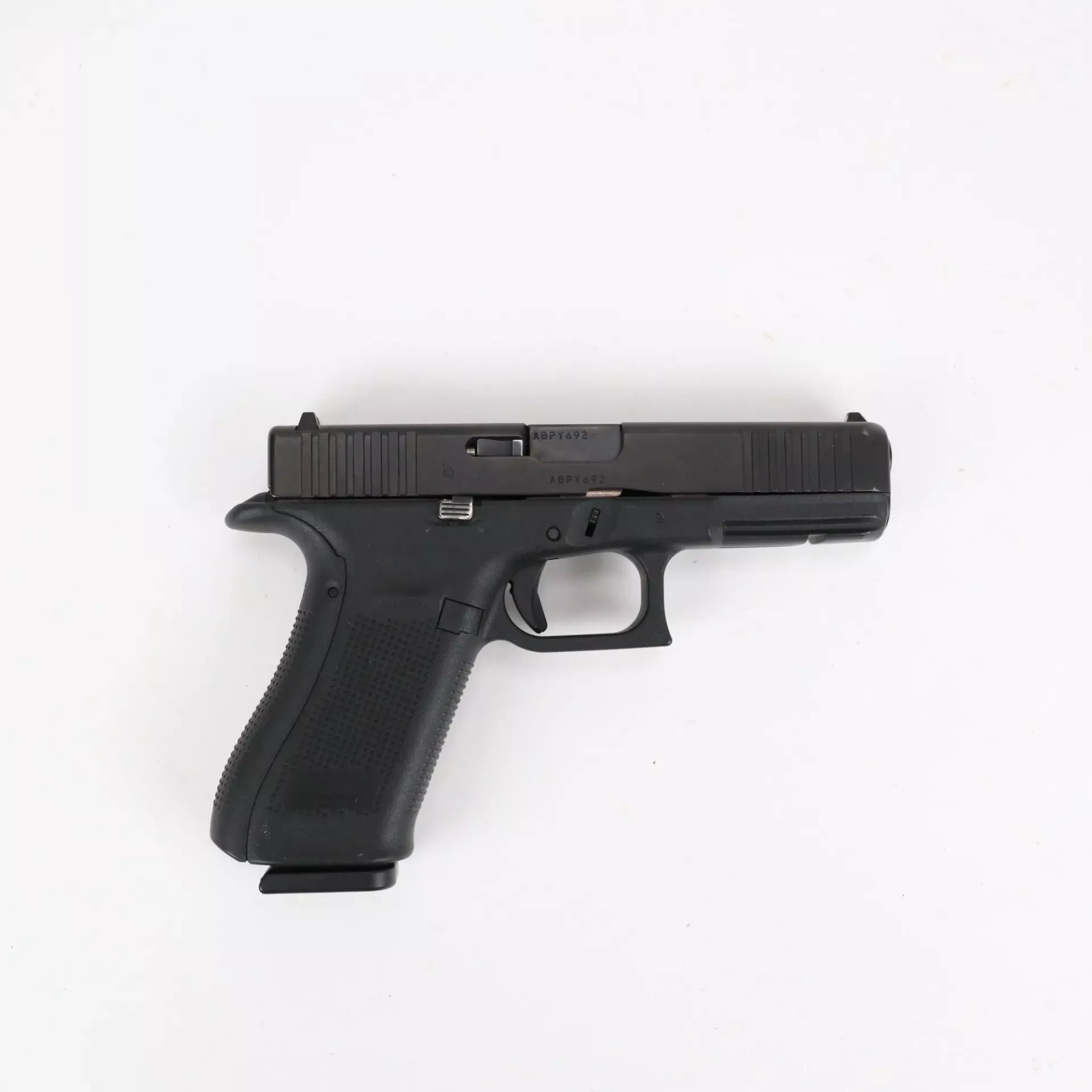 USED - Glock 17 Gen 5 9mm Semi Auto Pistol GTO379113